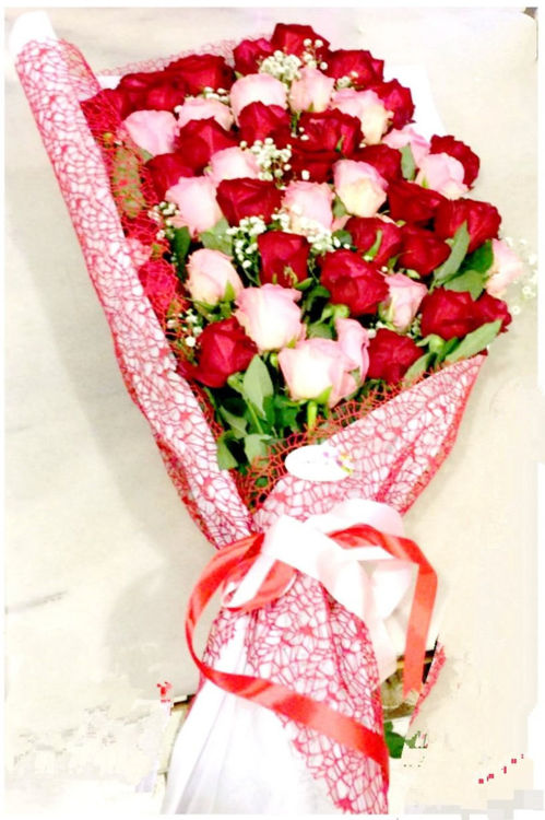 Εικόνα για Ανθοδέσμη με 50 κόκκινα και ροζ τριαντάφυλλα